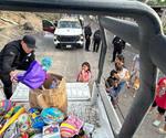 Llevan regalos a ni&ntilde;os en la colonia Nopalera