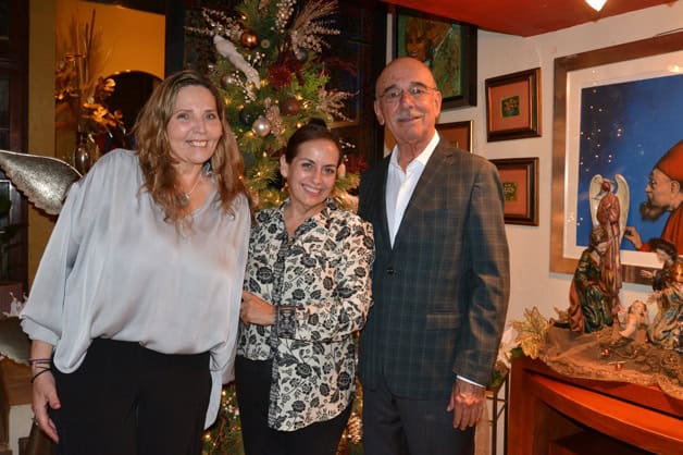 Vecinos comparten un festejo decembrino