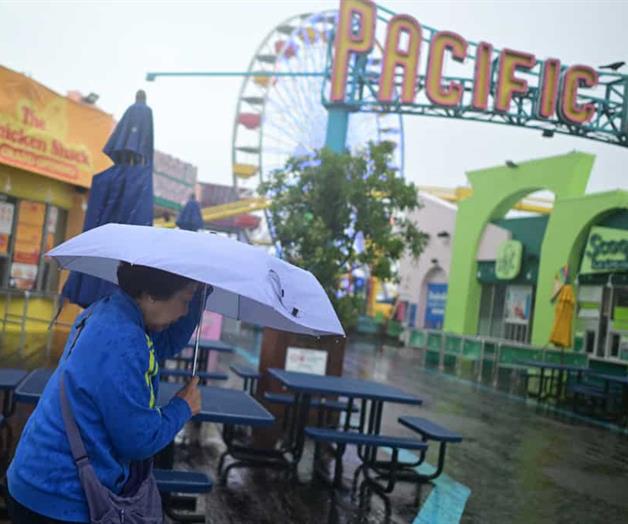 Tormenta azota el sur de California y amenaza con deslaves en &aacute;reas afectadas por incendios