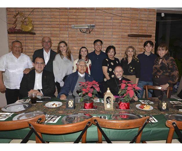 Vecinos comparten un festejo decembrino