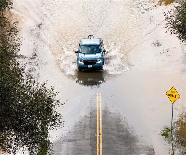 Tormentas amenazan la navidad en California
