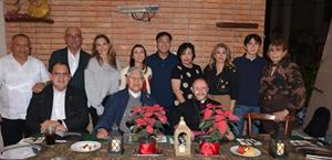 Vecinos comparten un festejo decembrino