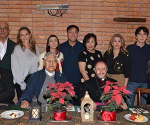 Vecinos comparten un festejo decembrino