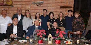 Vecinos comparten un festejo decembrino