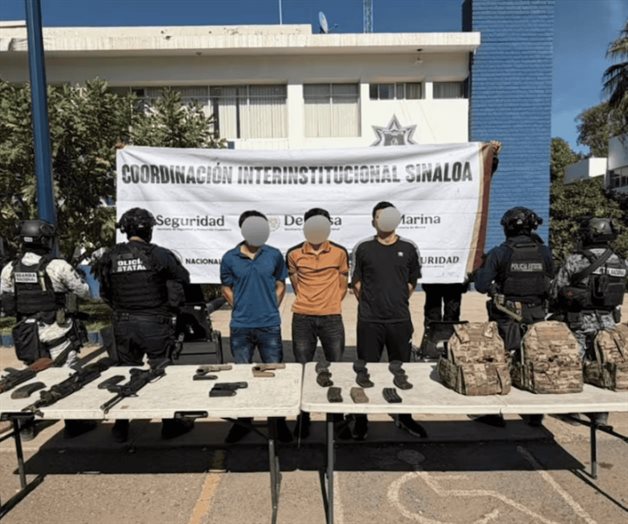 Aseguran armas y veh&iacute;culos robados en Sinaloa