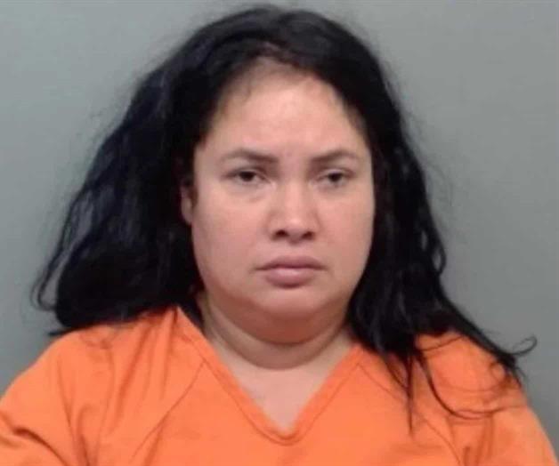 Detienen a mujer por allanamiento de veh&iacute;culo