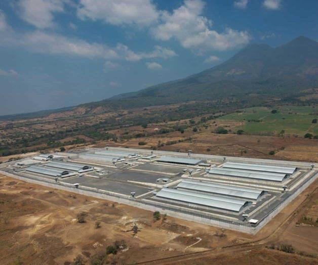 El Salvador: Bukele responde a Hillary Clinton sobre supuestas torturas a venezolanos en megac&aacute;rcel