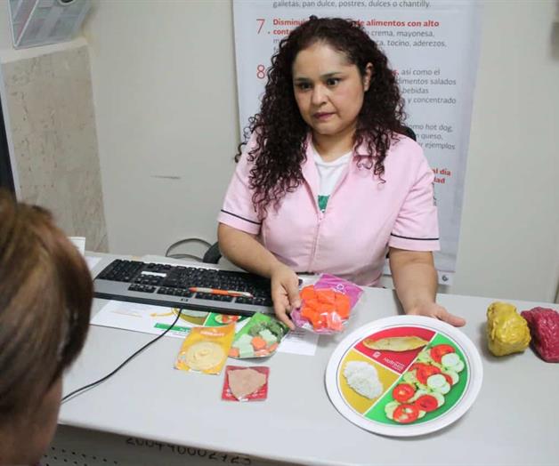 Recomiendan evitar excesos de alimentaci&oacute;n en Navidad