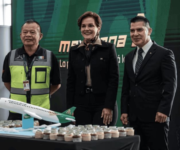 Con mariachi y pastel, celebra Mexicana segundo aniversario Con mariachi y pastel, celebra Mexicana segundo aniversario