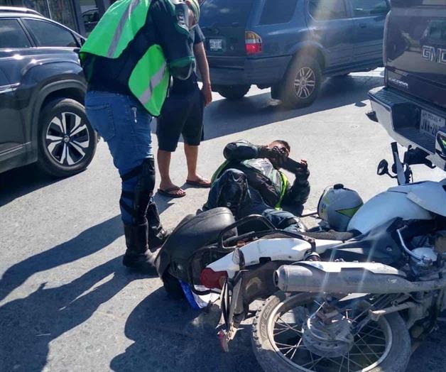 Conductor se echa de reversa y atropella a motociclista en zona centro de R&iacute;o Bravo