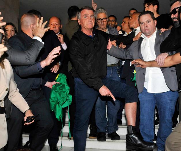 Bolsonaro es operado de doble hernia