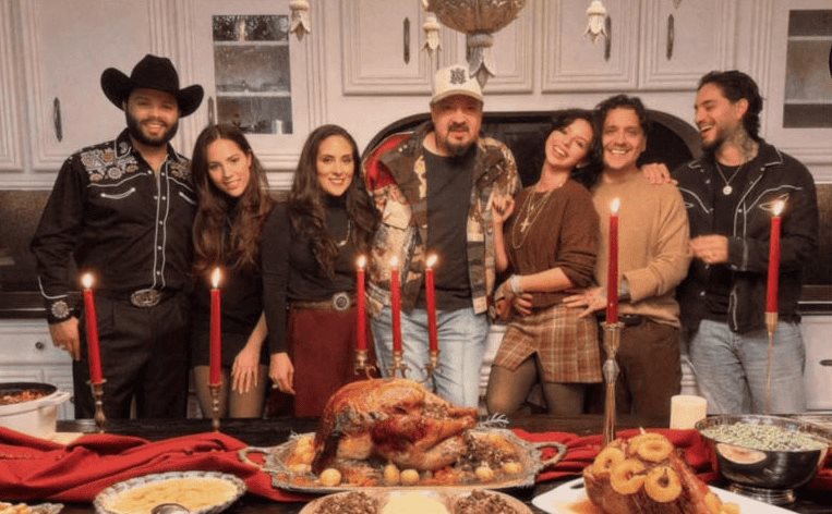 Acci&oacute;n navide&ntilde;a de la familia Aguilar desata cr&iacute;ticas en redes