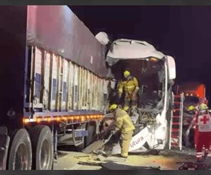 Choque entre autobús y tractocamión en Zaragoza-Victoria deja dos muertos y 36 heridos