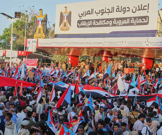 Ataques a&eacute;reos reavivan disputas entre aliados en Yemen