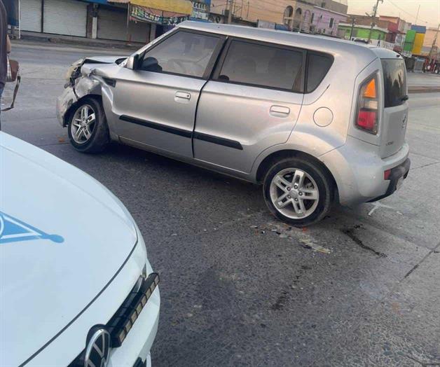 Choque de dos unidades en R&iacute;o Bravo deja da&ntilde;os materiales