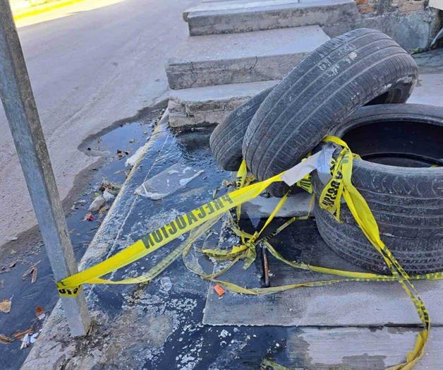 Fuga de aguas residuales en colonia Miguel Hidalgo