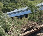 Descarrila tren trans&iacute;stmico de pasajeros en Oaxaca