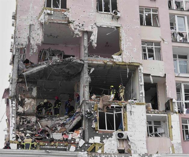 Ataques de Rusia a capital de Ucrania dejan al menos 1 muerto