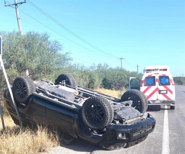 Joven guatemalteca resulta herida en volcadura en la carretera Victoria-Matamoros