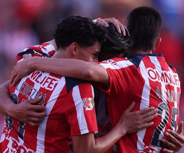 Chivas ilusionan a su afici&oacute;n tras golear al Irapuato