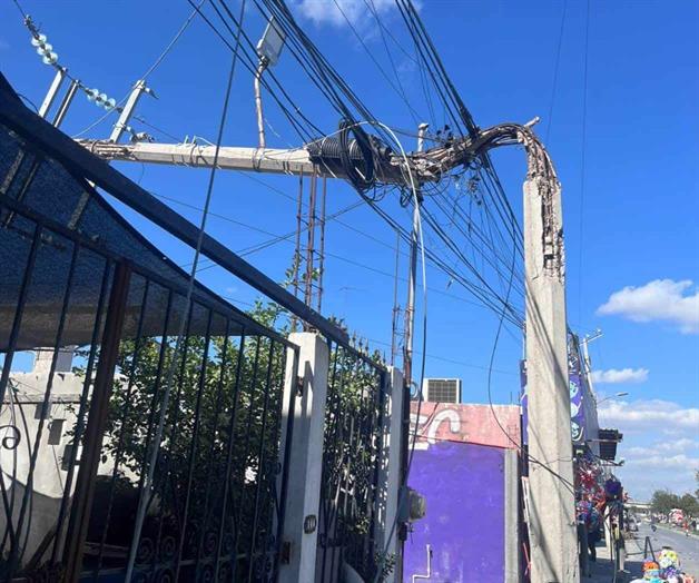 ¡Poste a punto de colapsar! ¡Poste a punto de colapsar!