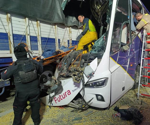 Carreteras se tiñen de sangre Carreteras se tiñen de sangre