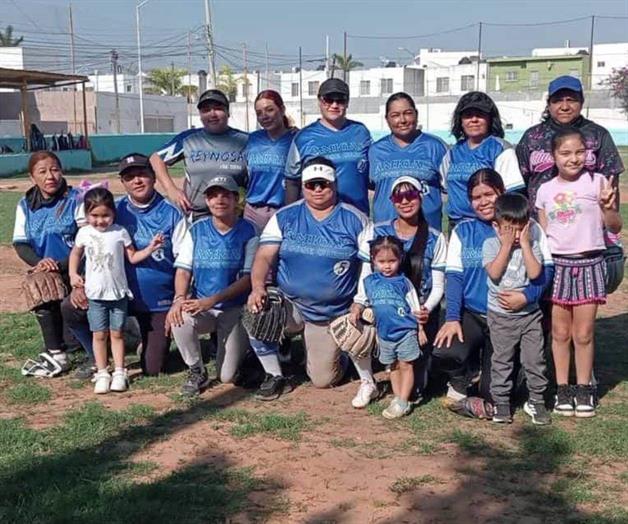 A la final Amigas de José Urbina A la final Amigas de José Urbina