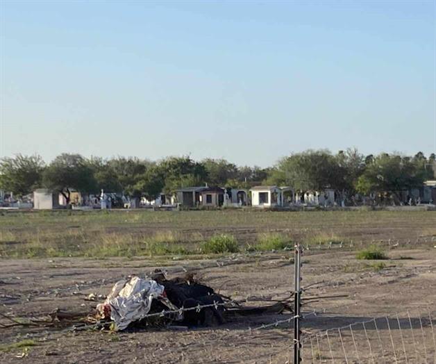 Lo sepultan en terreno privado