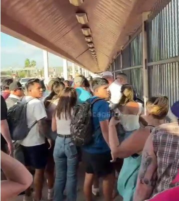 Reportan riñas en el Puente Internacional Reportan riñas en el Puente Internacional