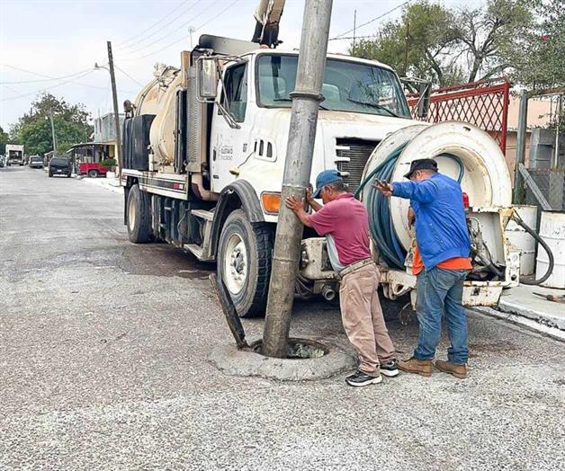 Desazolvan red de alcantarillado
