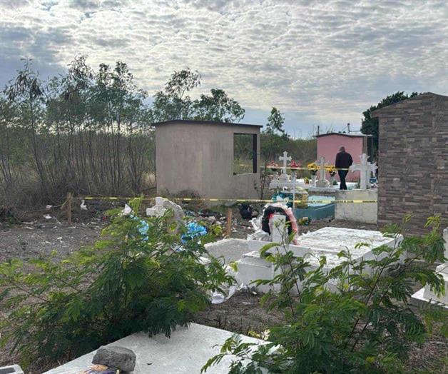 Muere en el panteón Muere en el panteón