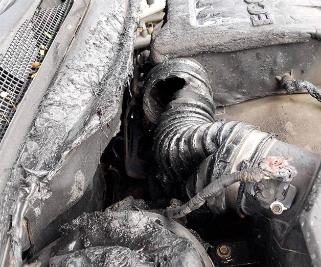 Se incendia camioneta