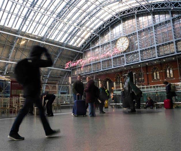 Caos en el transporte por interrupción en Eurotunnel Caos en el transporte por interrupción en Eurotunnel