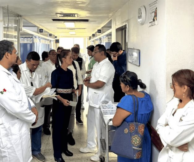Sheinbaum lamenta cr&iacute;ticas por foto con herido del Tren Interoce&aacute;nico