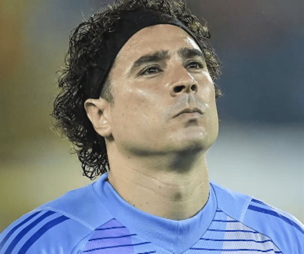 Guillermo Ochoa rompe un nuevo r&eacute;cord en el futbol europeo