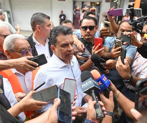 Felicita Lalo Gatt&aacute;s a periodistas en su d&iacute;a