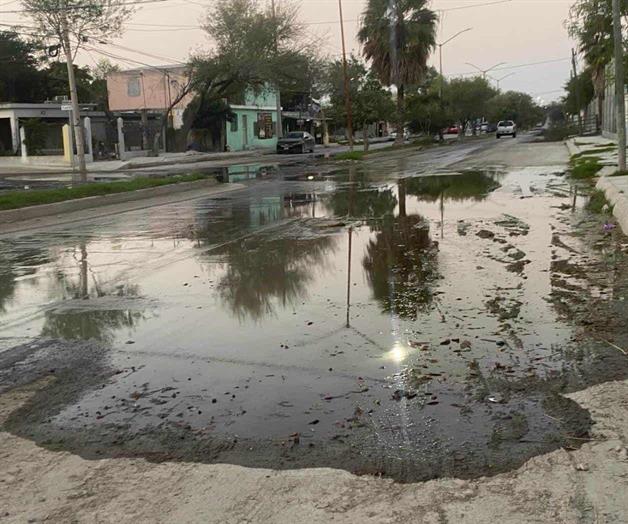 Denuncian cobros altos y reciben menos agua