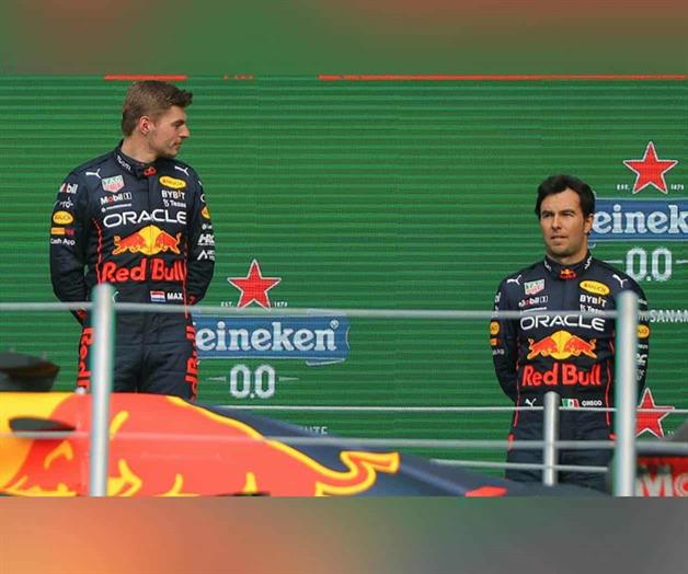 Checo P&eacute;rez rompe el silencio sobre ser compa&ntilde;ero de Max Verstappen