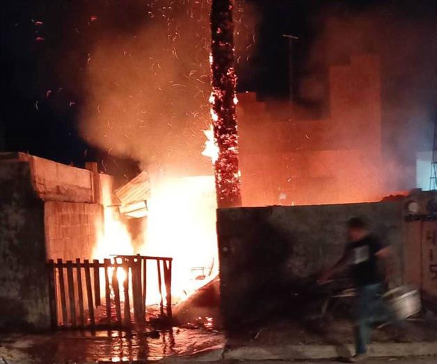 Arde vivienda en la Azteca Arde vivienda en la Azteca