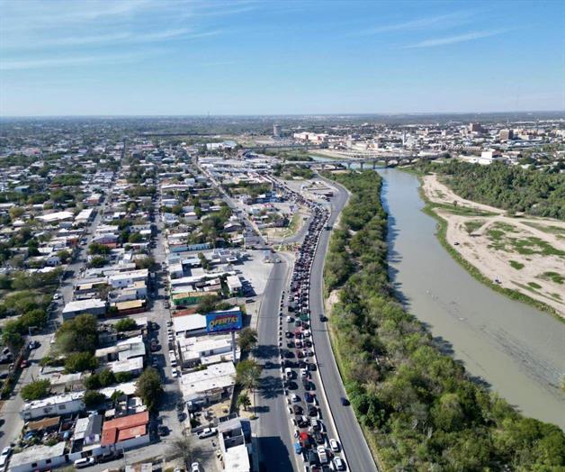 Paisanos optan por regresar a EU por Laredo