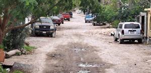 Sue&ntilde;an en la 10 de Mayo con una calle pavimentada