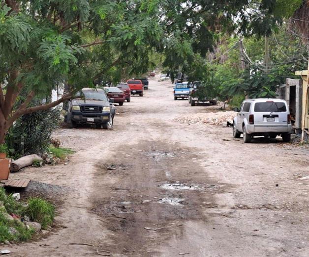 Sue&ntilde;an en la 10 de Mayo con una calle pavimentada