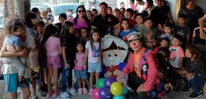 Altruistas llevan juguetes a ni&ntilde;os del sector ejidal