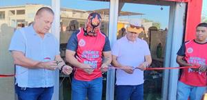Inauguran academia de lucha libre y box