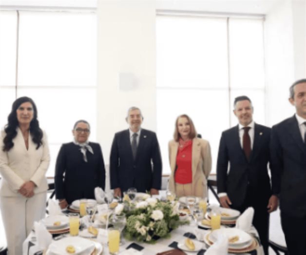 Se re&uacute;nen titulares del Congreso, Segob y SRE