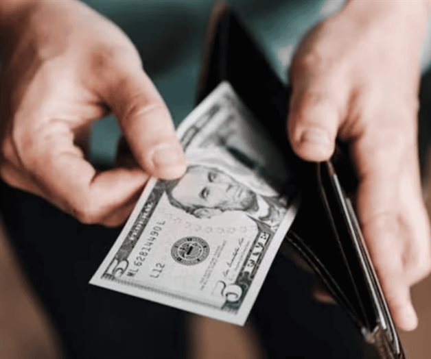 Peso mexicano abre a la baja frente al d&oacute;lar