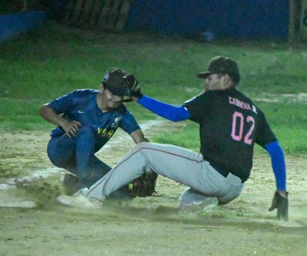 Botes de Basura supera por 23-8 a los Nietos del Ruso Botes de Basura supera por 23-8 a los Nietos del Ruso