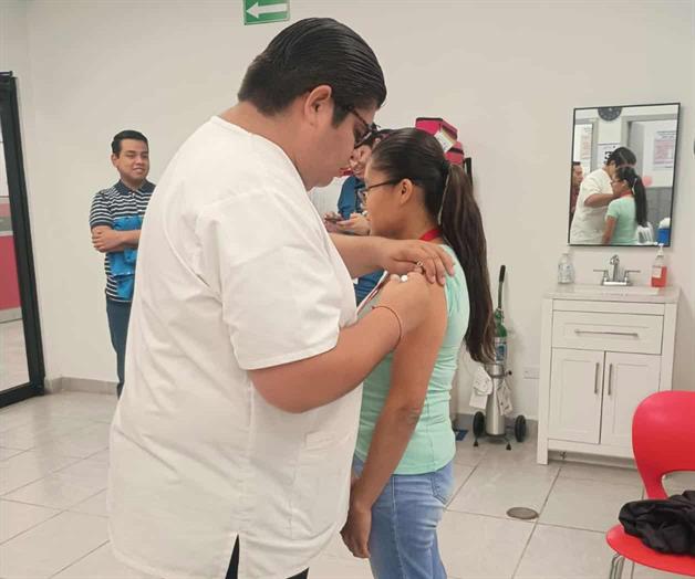 Reanudar&aacute;n vacunaci&oacute;n tras comienzo de clases