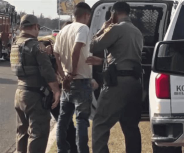 Impacta vehículo contra muro en la autopista 83 Impacta vehículo contra muro en la autopista 83