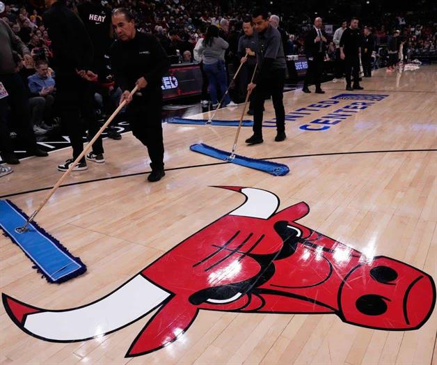 Posponen el Heat-Bulls por humedad en cancha Posponen el Heat-Bulls por humedad en cancha